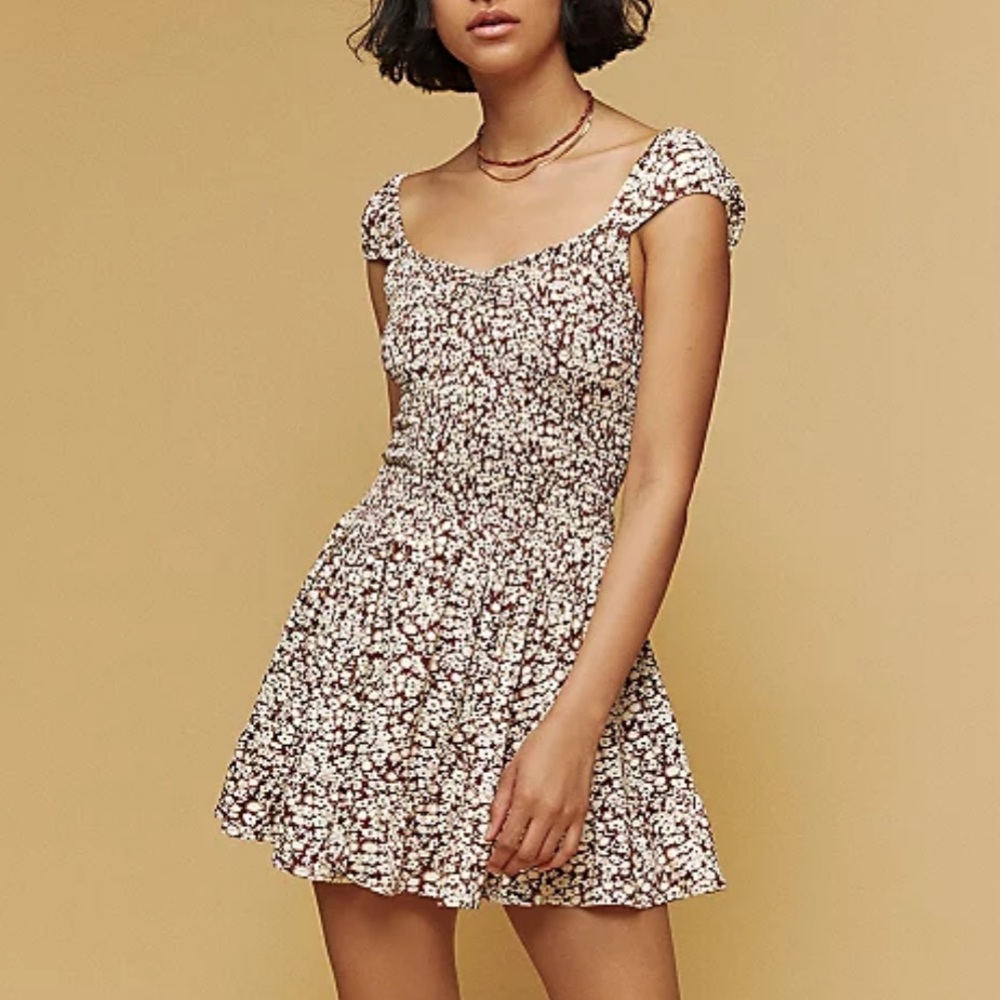 🤎 FLORAL SMOCKED MINI DRESS